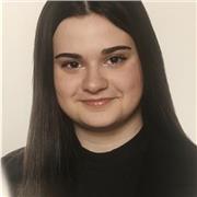Estudiante universitaria de Ciencias de la Salud, da clases de Física y Química de la ESO. También Biología y Matemáticas.